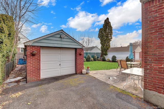 1020 N 5th Street, New Hyde Park, NY 11040