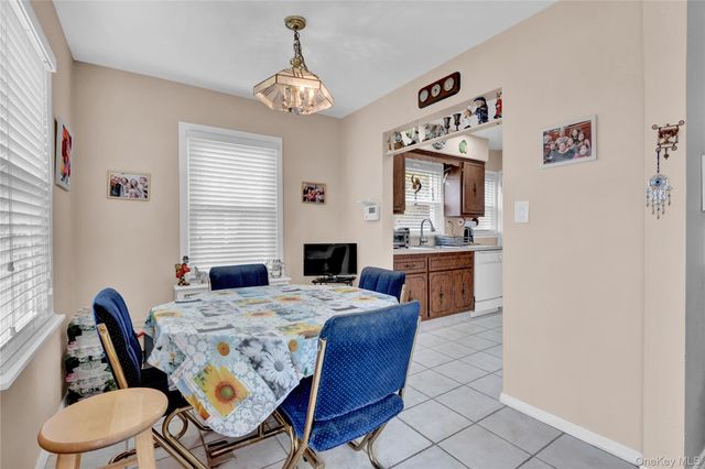 1020 N 5th Street, New Hyde Park, NY 11040