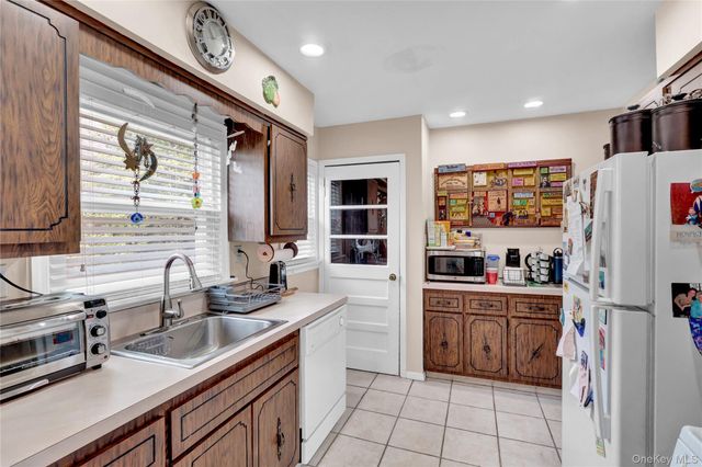 1020 N 5th Street, New Hyde Park, NY 11040