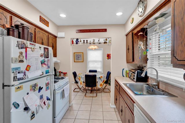 1020 N 5th Street, New Hyde Park, NY 11040