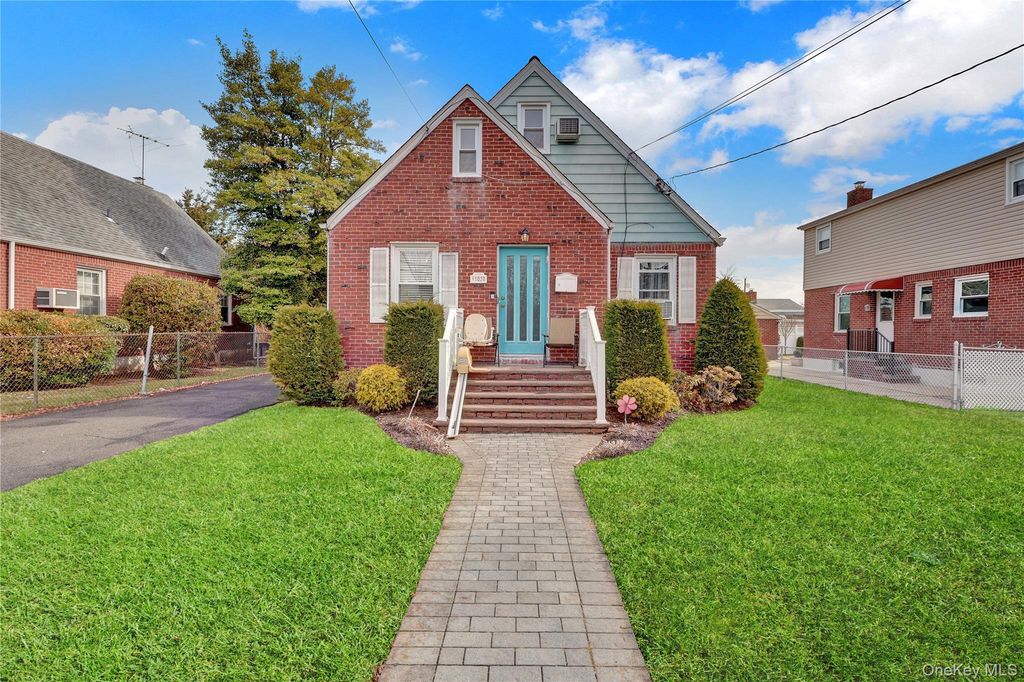 1020 N 5th Street, New Hyde Park, NY 11040
