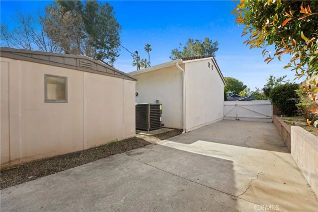 9560 Shoshone Avenue, Northridge, CA 91325