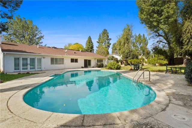 9560 Shoshone Avenue, Northridge, CA 91325