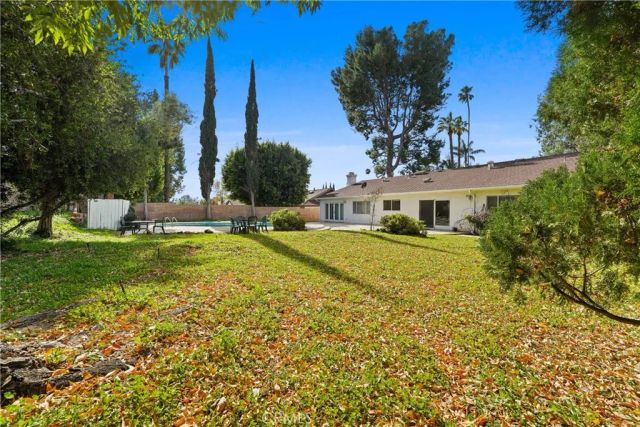 9560 Shoshone Avenue, Northridge, CA 91325