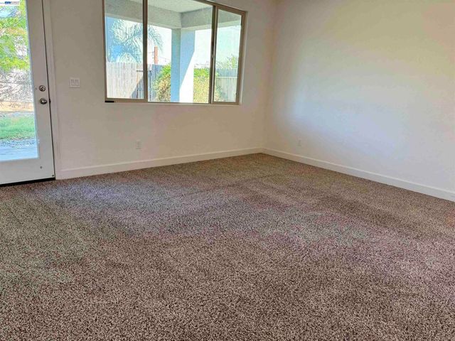 937 Lindsay Ln, Clovis, CA 93619