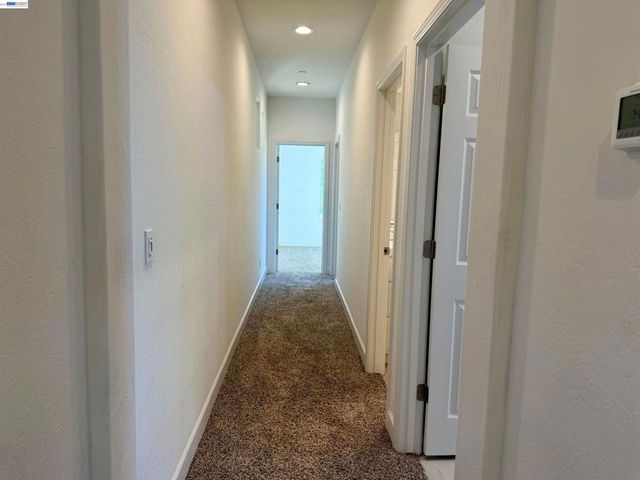 937 Lindsay Ln, Clovis, CA 93619