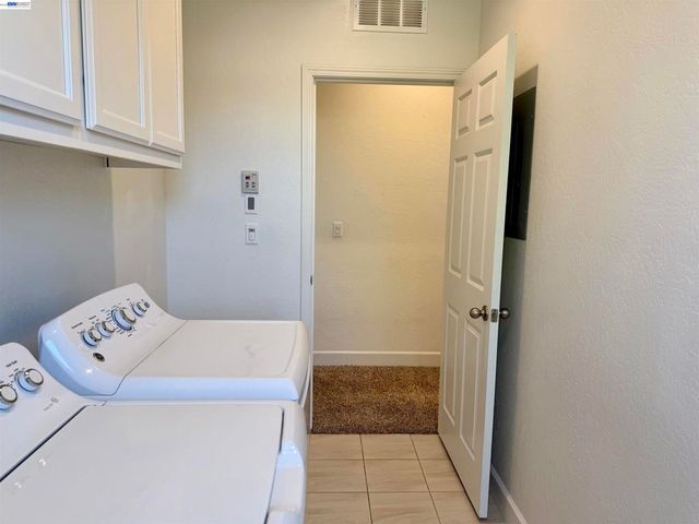 937 Lindsay Ln, Clovis, CA 93619