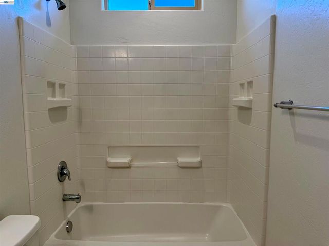 937 Lindsay Ln, Clovis, CA 93619