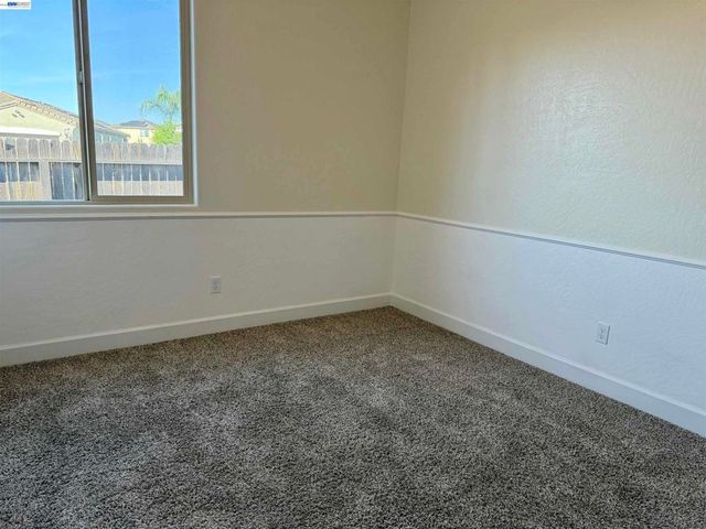 937 Lindsay Ln, Clovis, CA 93619