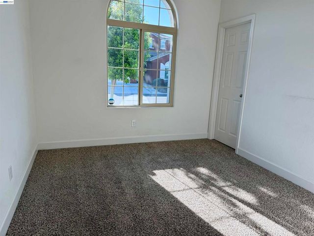 937 Lindsay Ln, Clovis, CA 93619