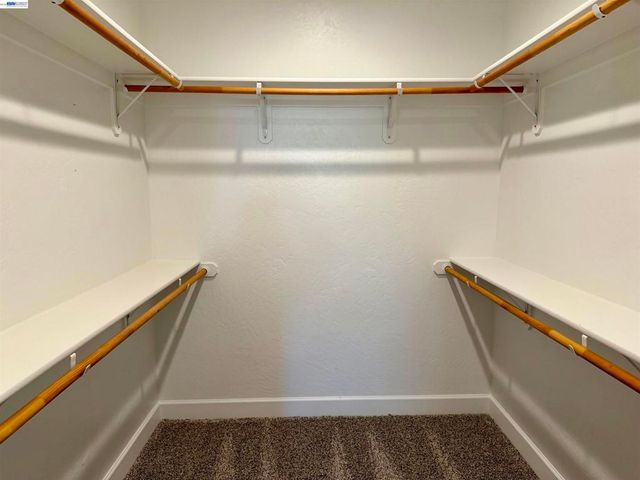 937 Lindsay Ln, Clovis, CA 93619