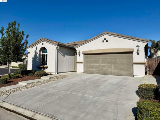 937 Lindsay Ln, Clovis, CA 93619
