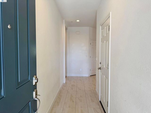 937 Lindsay Ln, Clovis, CA 93619