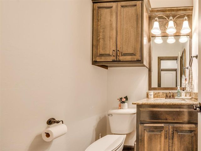 812 Lindsey Lane, Moore, OK 73160
