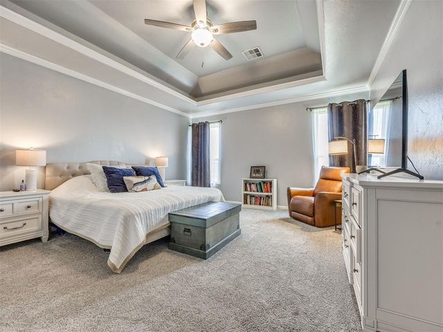 812 Lindsey Lane, Moore, OK 73160