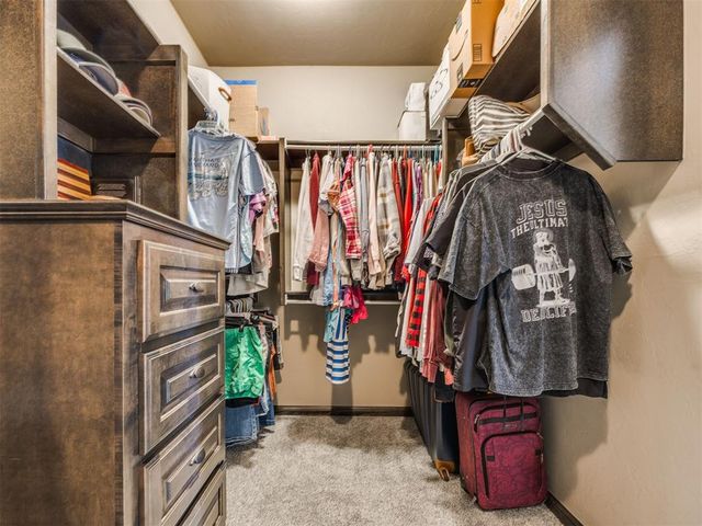 812 Lindsey Lane, Moore, OK 73160