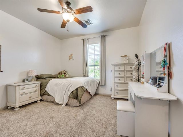812 Lindsey Lane, Moore, OK 73160