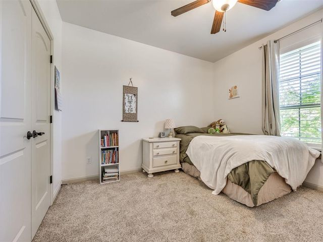 812 Lindsey Lane, Moore, OK 73160