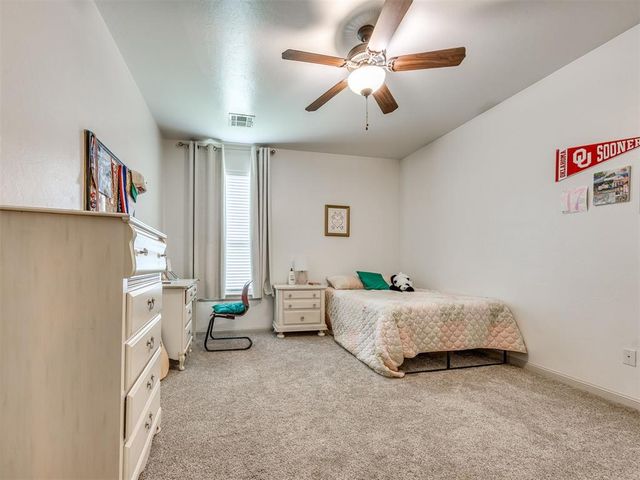 812 Lindsey Lane, Moore, OK 73160