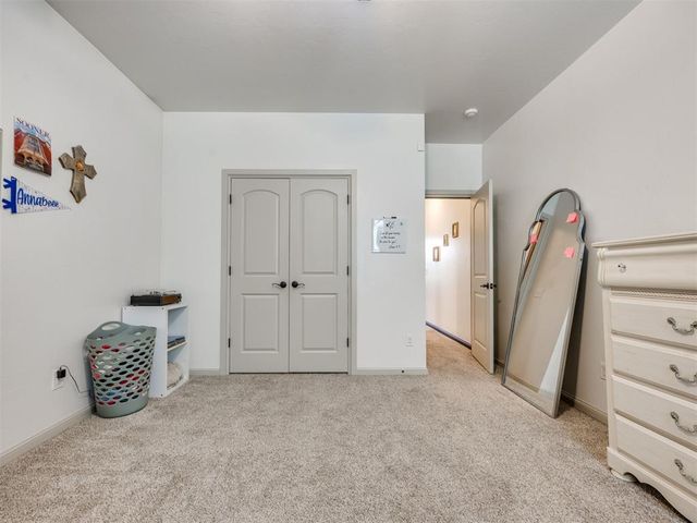 812 Lindsey Lane, Moore, OK 73160