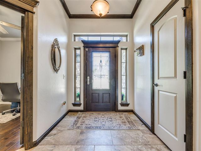 812 Lindsey Lane, Moore, OK 73160