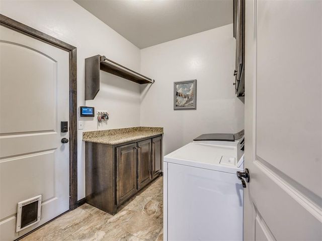 812 Lindsey Lane, Moore, OK 73160