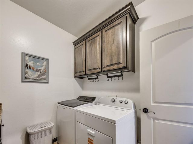 812 Lindsey Lane, Moore, OK 73160