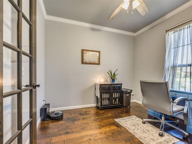 812 Lindsey Lane, Moore, OK 73160
