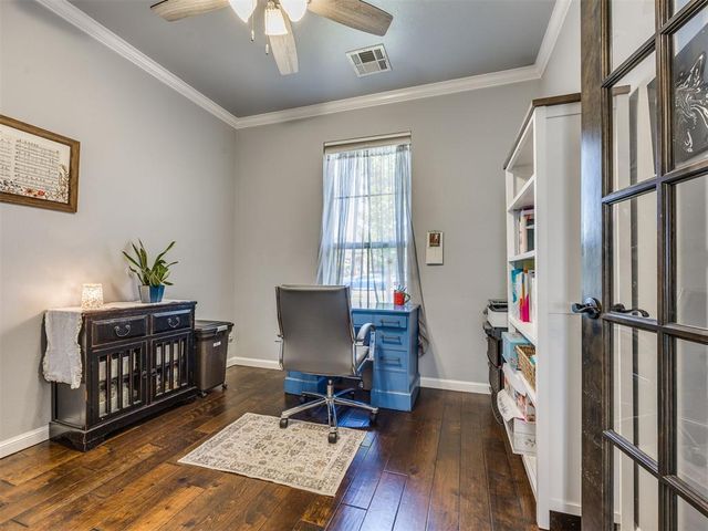 812 Lindsey Lane, Moore, OK 73160
