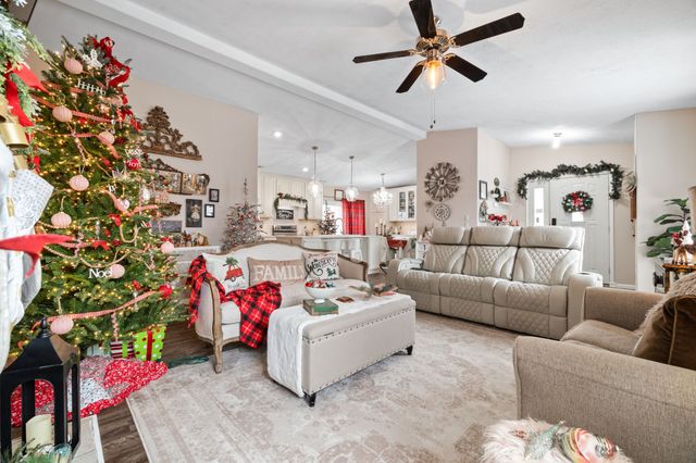 817 33rd Street SW, Bondurant, IA 50035