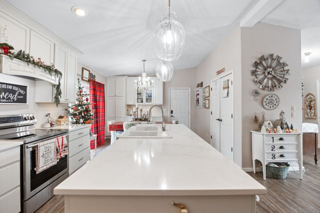 817 33rd Street SW, Bondurant, IA 50035