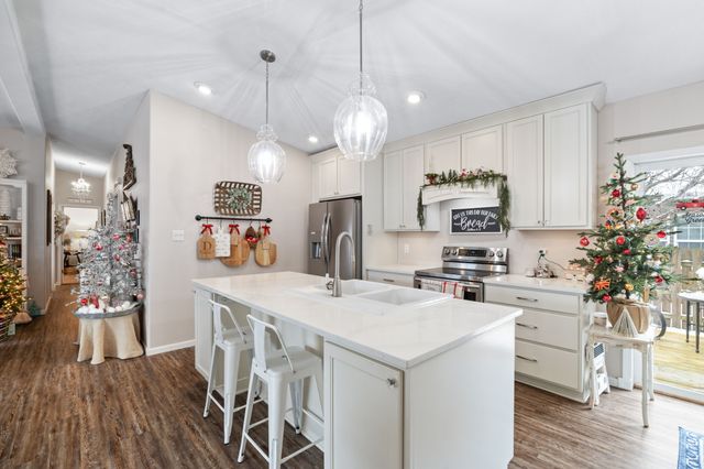 817 33rd Street SW, Bondurant, IA 50035