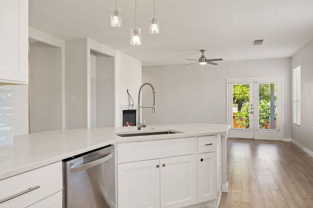 2001 Shaker TRL, Austin, TX 78754