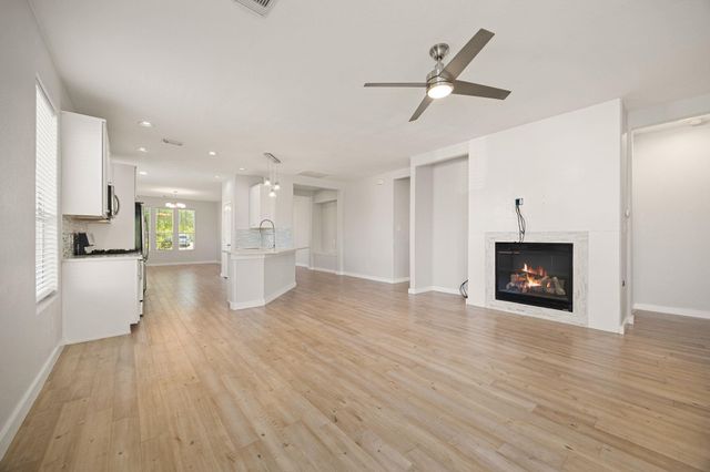 2001 Shaker TRL, Austin, TX 78754