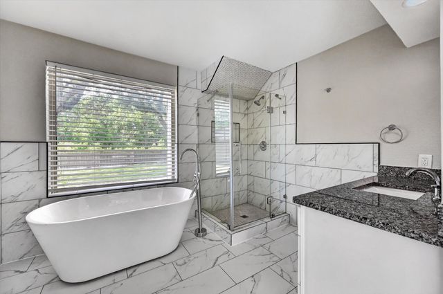 344 Woodbrook Drive, Desoto, TX 75115