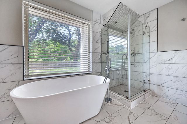 344 Woodbrook Drive, Desoto, TX 75115