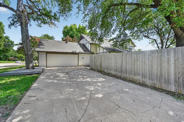 344 Woodbrook Drive, Desoto, TX 75115