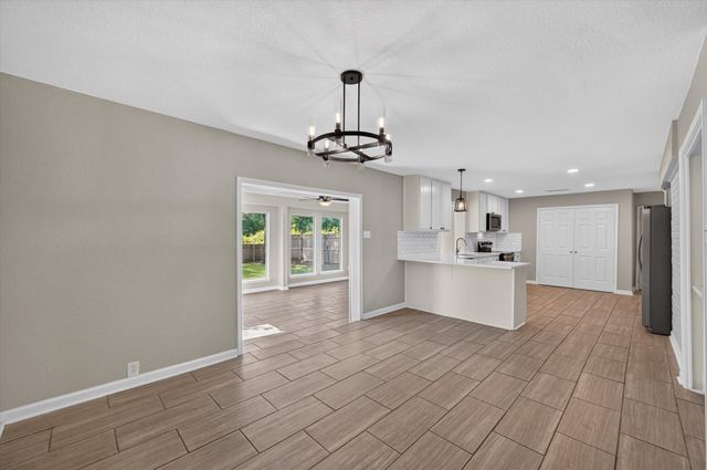 344 Woodbrook Drive, Desoto, TX 75115