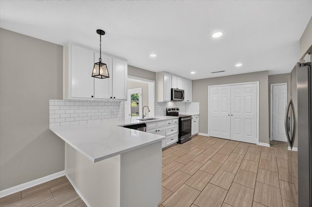 344 Woodbrook Drive, Desoto, TX 75115