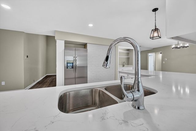 344 Woodbrook Drive, Desoto, TX 75115