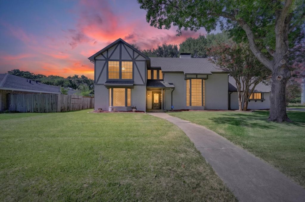 344 Woodbrook Drive, Desoto, TX 75115
