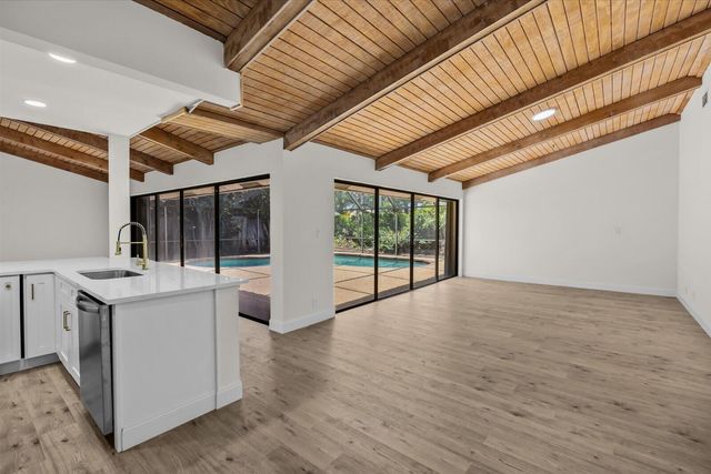 21143 N Escondido Way Way N, Boca Raton, FL 33433