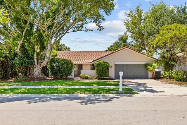 21143 N Escondido Way Way N, Boca Raton, FL 33433