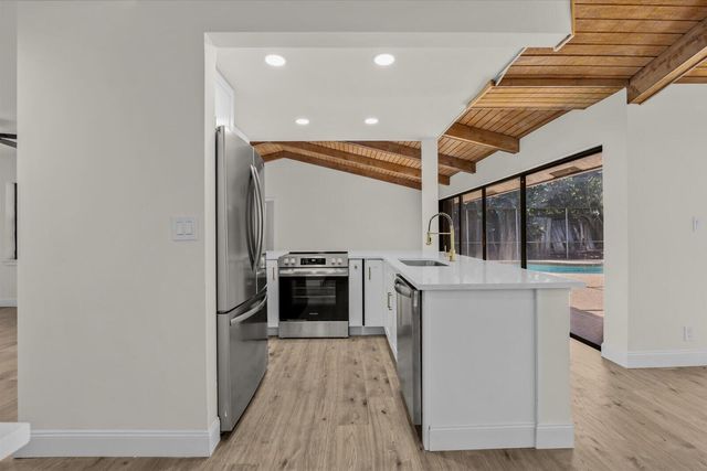 21143 N Escondido Way Way N, Boca Raton, FL 33433