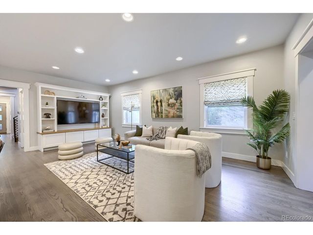 2322 Hudson St, Denver, CO 80207