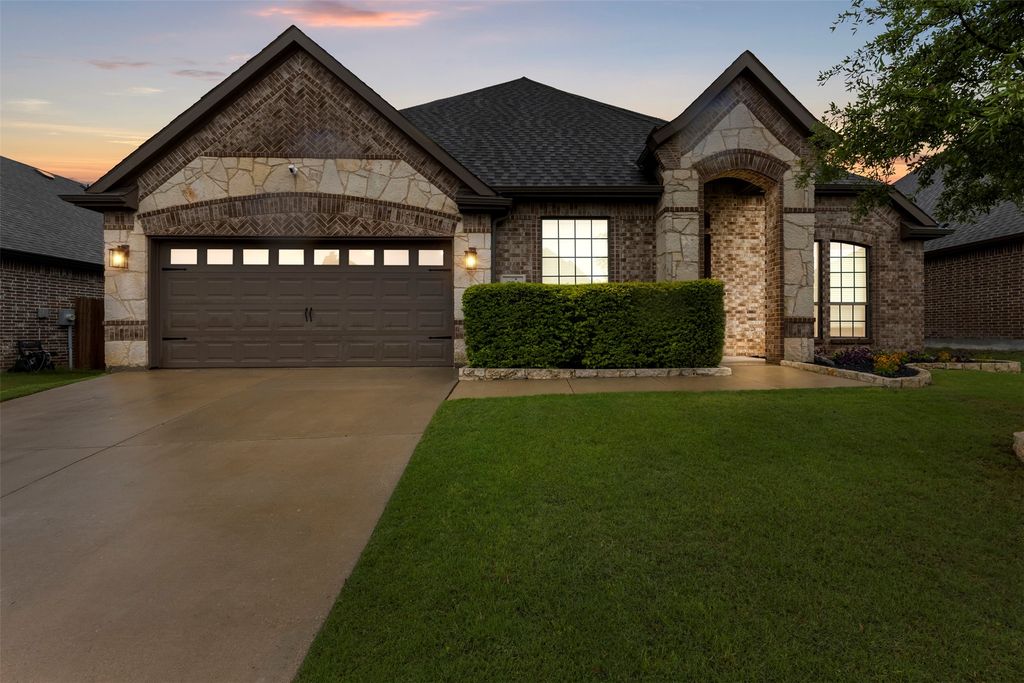 354 Wolf Creek Drive, Waxahachie, TX 75165