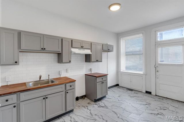 4523 Adelaide Avenue, St Louis, MO 63115