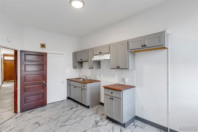 4523 Adelaide Avenue, St Louis, MO 63115