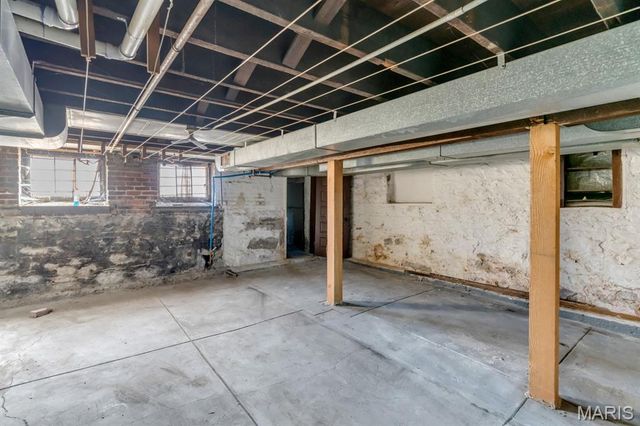 4523 Adelaide Avenue, St Louis, MO 63115