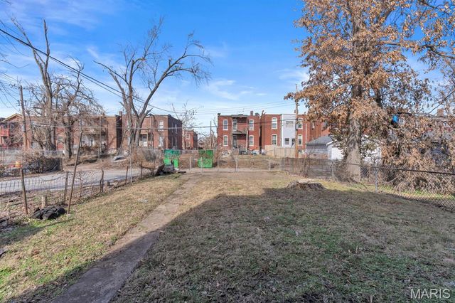 4523 Adelaide Avenue, St Louis, MO 63115